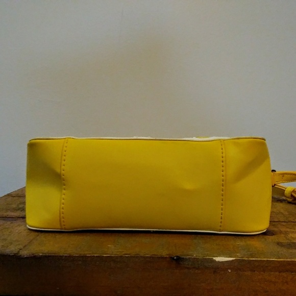 NWT Vera Bradley Laser Cut Vegan Crossbody - Picture 4 of 6